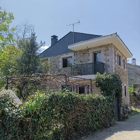 Agradable Casa Con Chimenea, En Zona Tranquila De Sanabria Barrio de Lomba