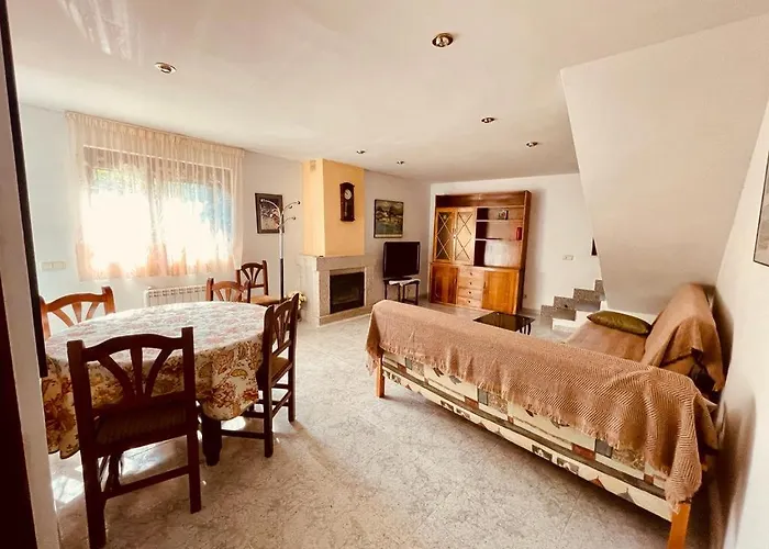 Agradable Casa Con Chimenea, En Zona Tranquila De Sanabria Barrio de Lomba