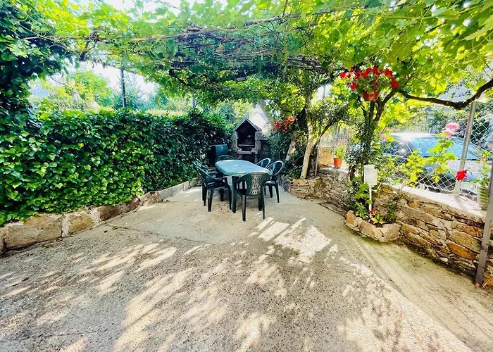 Agradable Casa Con Chimenea, En Zona Tranquila De Sanabria Дом отдыха